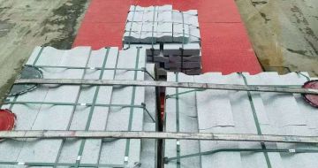 新疆 芝麻白仿形加直形路沿石出货日常