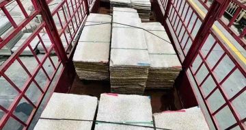 新疆 黄金麻花岗岩荔枝面，光面毛板装车完成