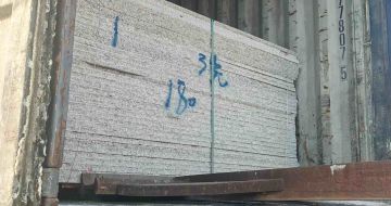 新疆 芝麻白花岗岩石材3.0公分光面毛板装柜出货