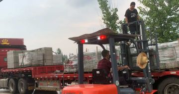 新疆 黄金麻冰裂纹，地铺石装车