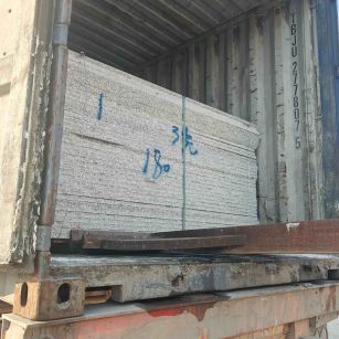 新疆 芝麻白花岗岩石材3.0公分光面毛板装柜出货