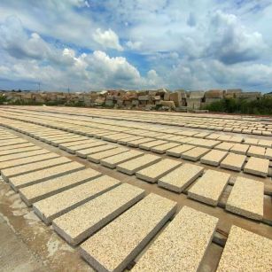 新疆 黄金麻荔枝面花岗岩石材地铺石防护中