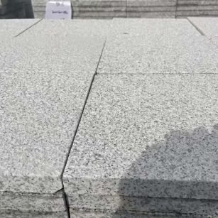 新疆 白麻花岗岩石材推荐 荔枝面地铺石