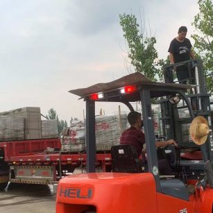 新疆 黄金麻冰裂纹，地铺石装车