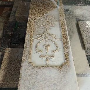 新疆 黄金麻花岗岩异形加工雕刻栏杆大柱