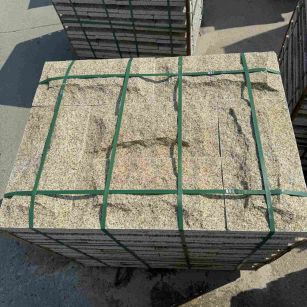 新疆 黄金麻花岗岩石材自然面蘑菇石成品