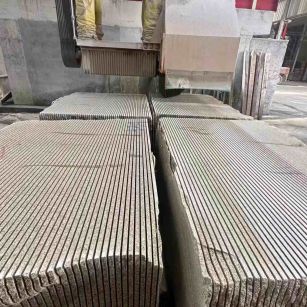 新疆 车间生产日常，黄金麻白麻花岗岩