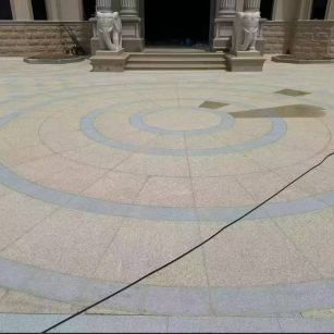 新疆 黄金麻芝麻灰花岗岩石材地铺拼接效果