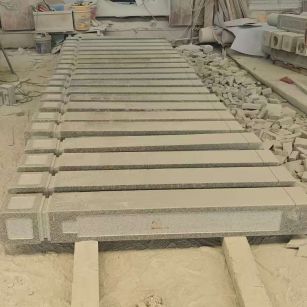 新疆 芝麻白异形加工雕刻-栏杆大柱，方柱