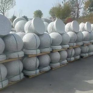 新疆 白麻花岗岩石材圆球，石球，挡车球，隔离球，景观石球，风水球等