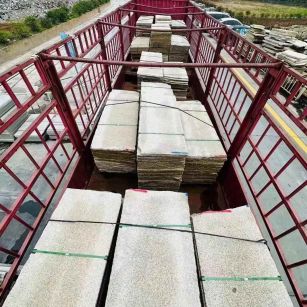 新疆 黄金麻花岗岩荔枝面，光面毛板装车完成