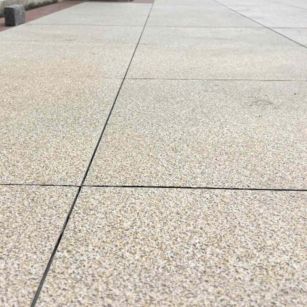新疆 黄金麻花岗岩石板材荔枝面地面铺装效果