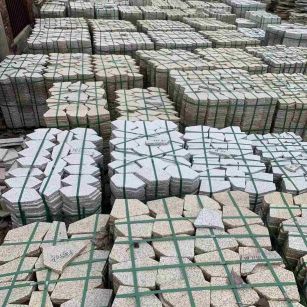 新疆 黄金麻白麻花岗岩荔枝面地铺石(冰裂纹)