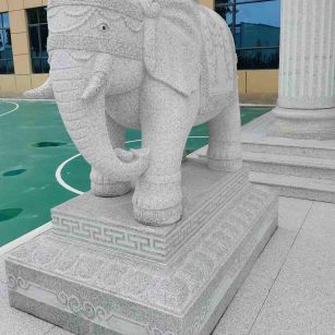 新疆 白麻花岗岩动物异形石雕-大象