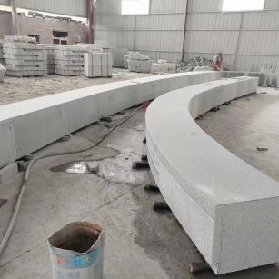 新疆芝麻白花岗岩石板材 园林光面弧形坐凳