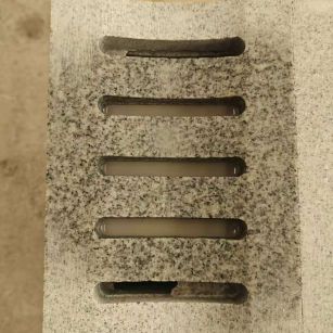 新疆 芝麻白拉丝面花岗岩U型开槽排水槽