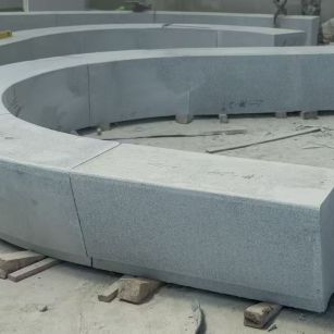 新疆 芝麻白花岗岩光面弧形坐凳