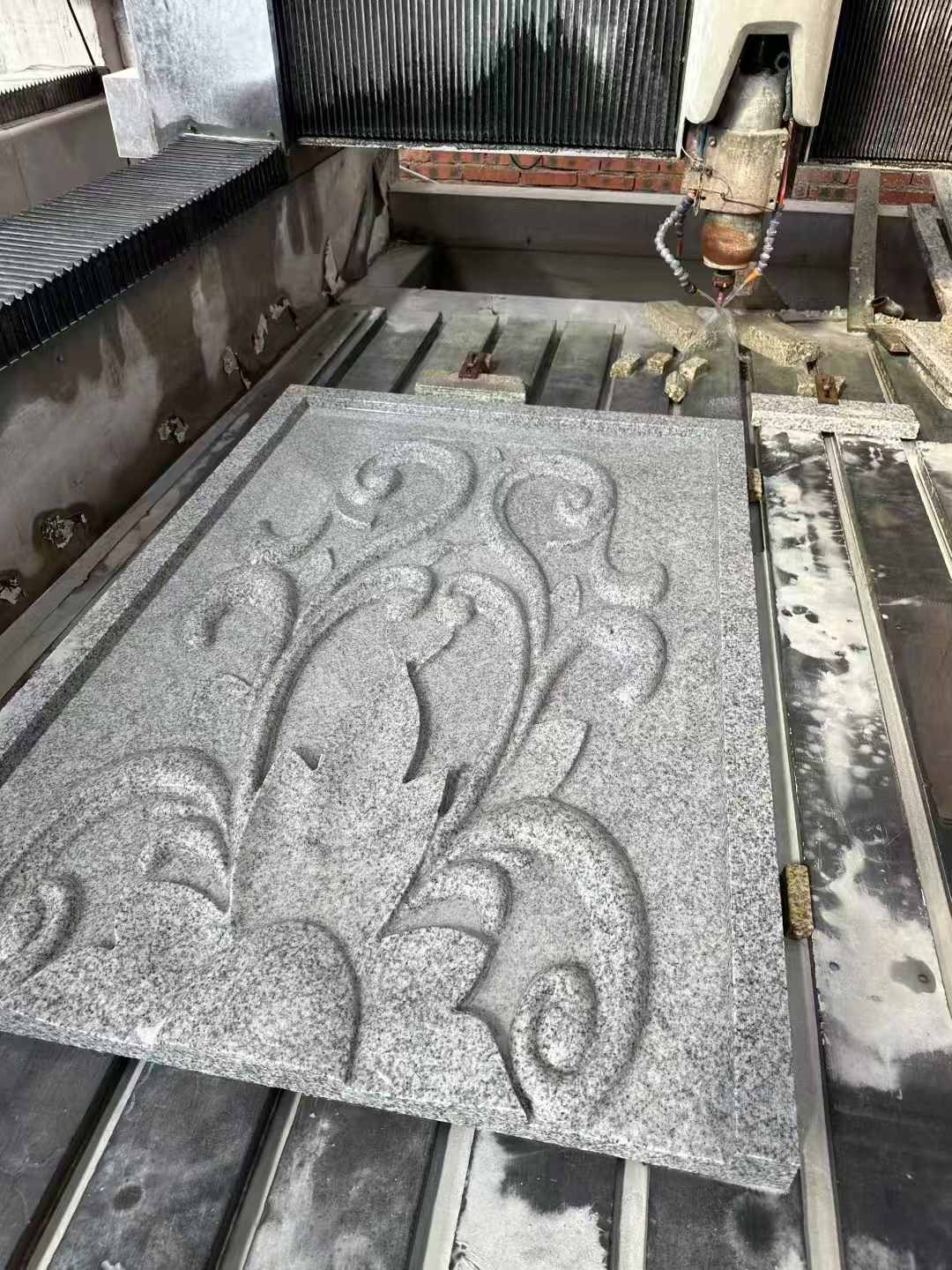 新疆 白麻别墅干挂雕花板