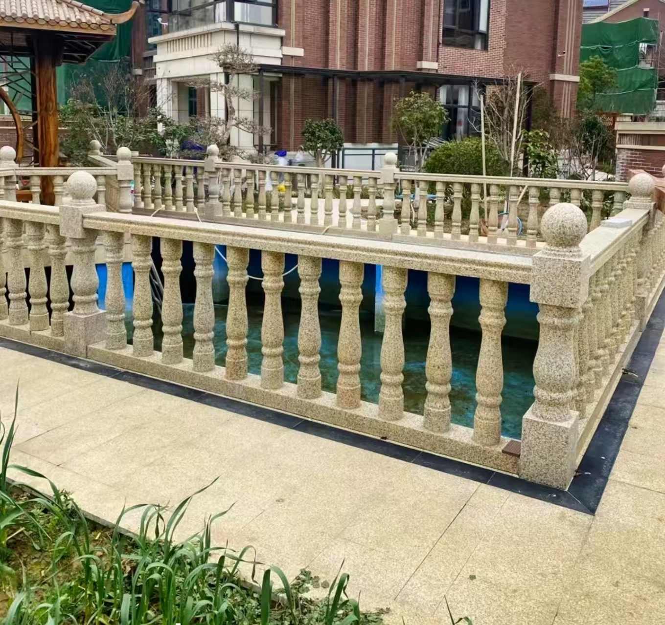 新疆黄金麻花岗岩石材栏杆，扶手，将军柱，花瓶柱