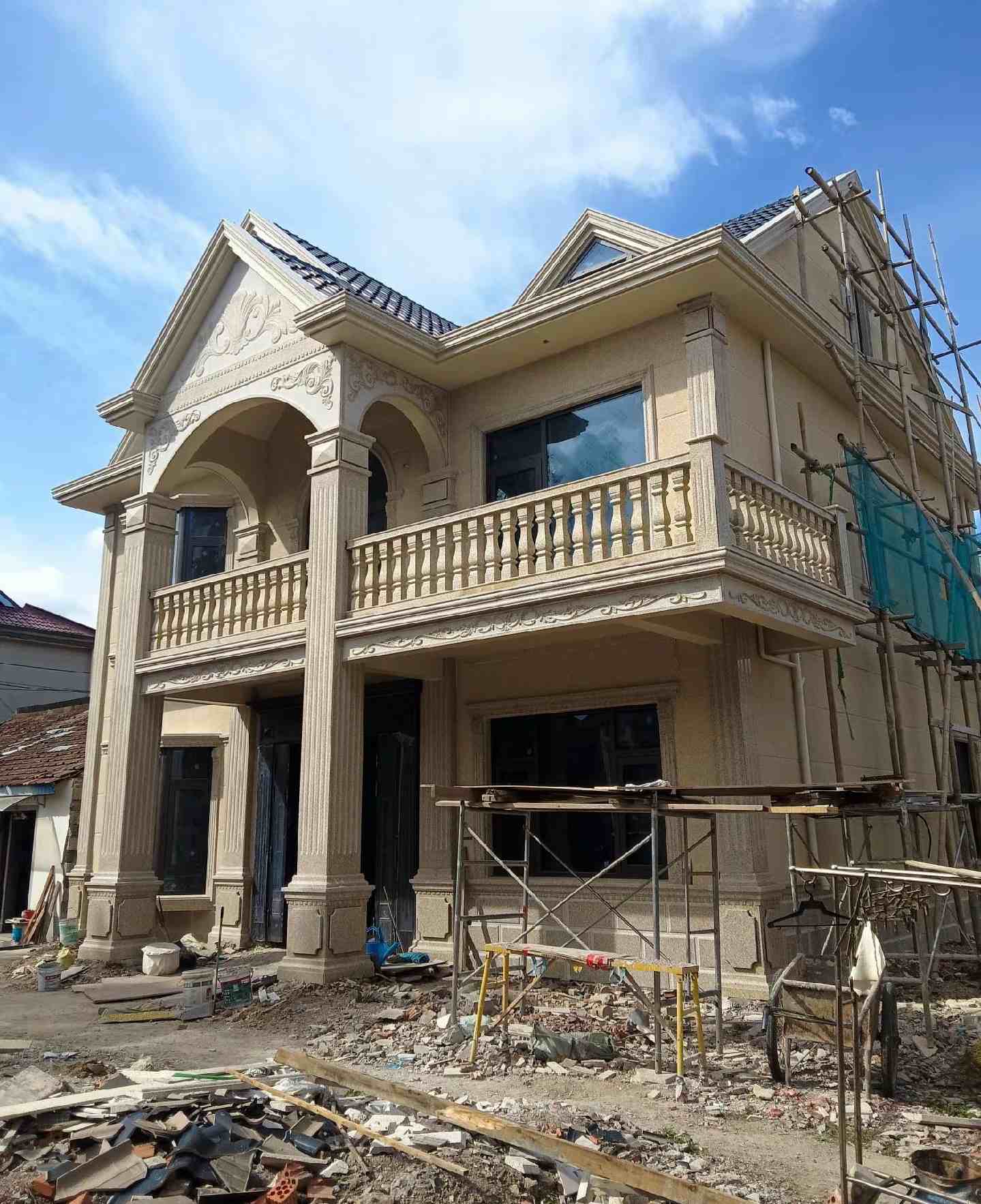 新疆 黄金麻花岗岩石材私人别墅雕花门楼柱阳台栏杆