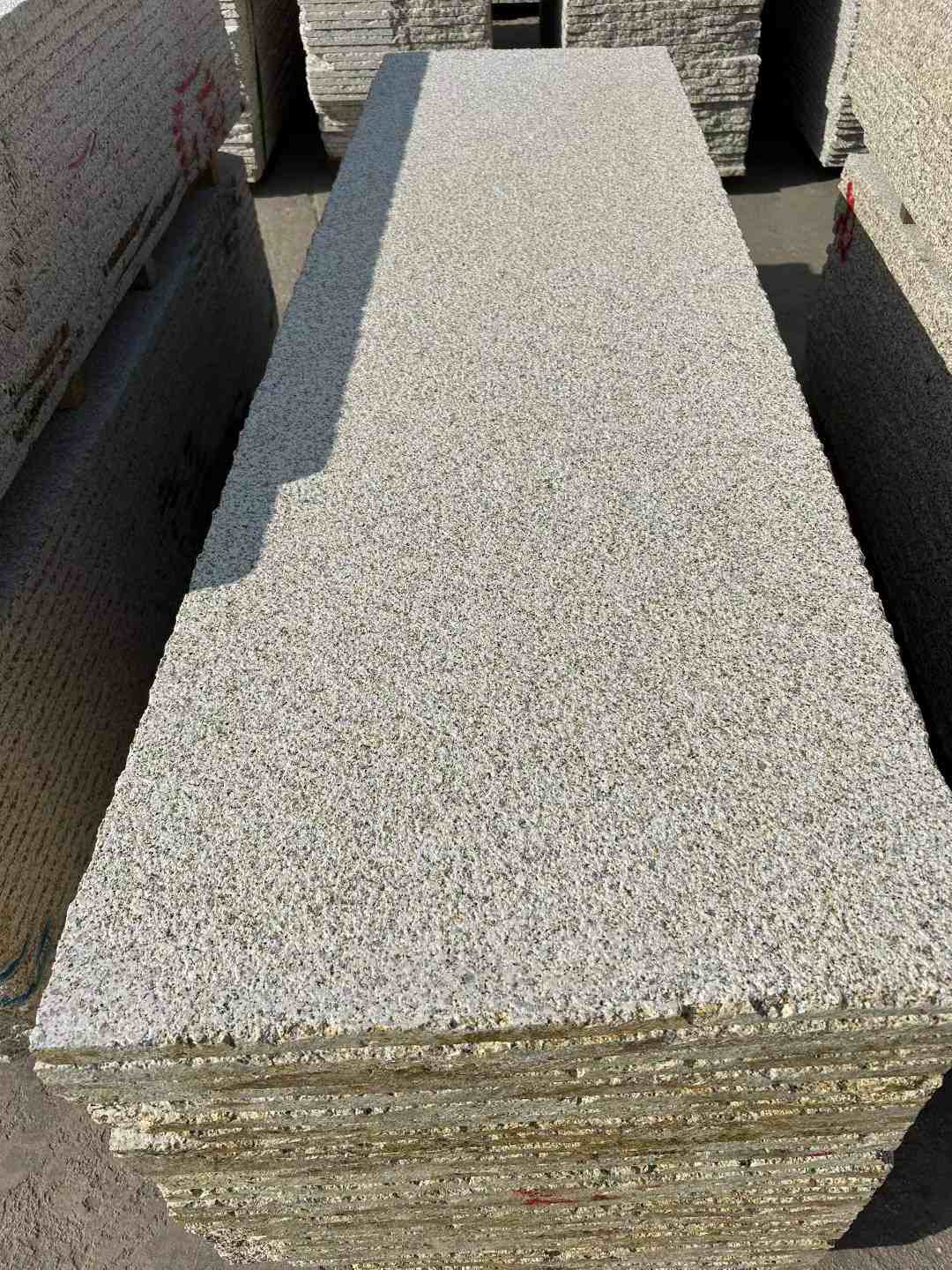 新疆 黄金麻花岗岩荔枝面毛板，半成品