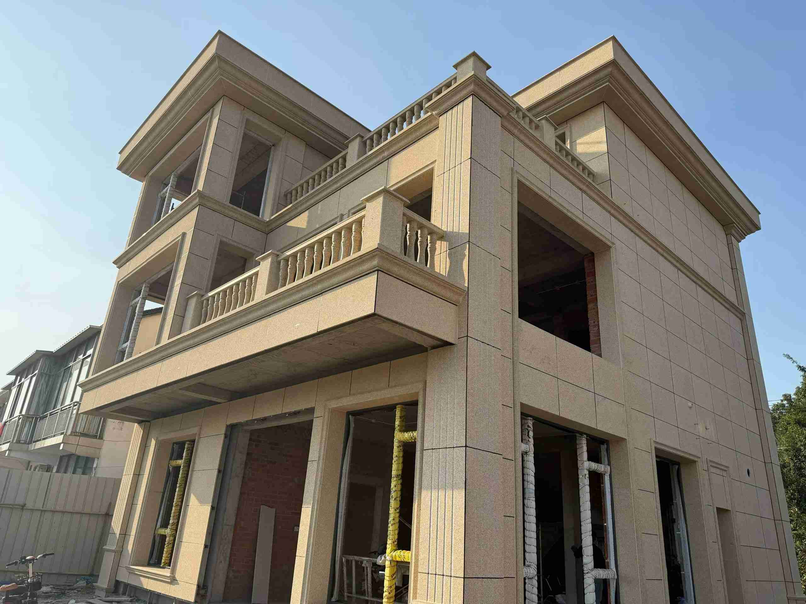 新疆 黄金麻花岗岩石材荔枝面外墙干挂效果展示