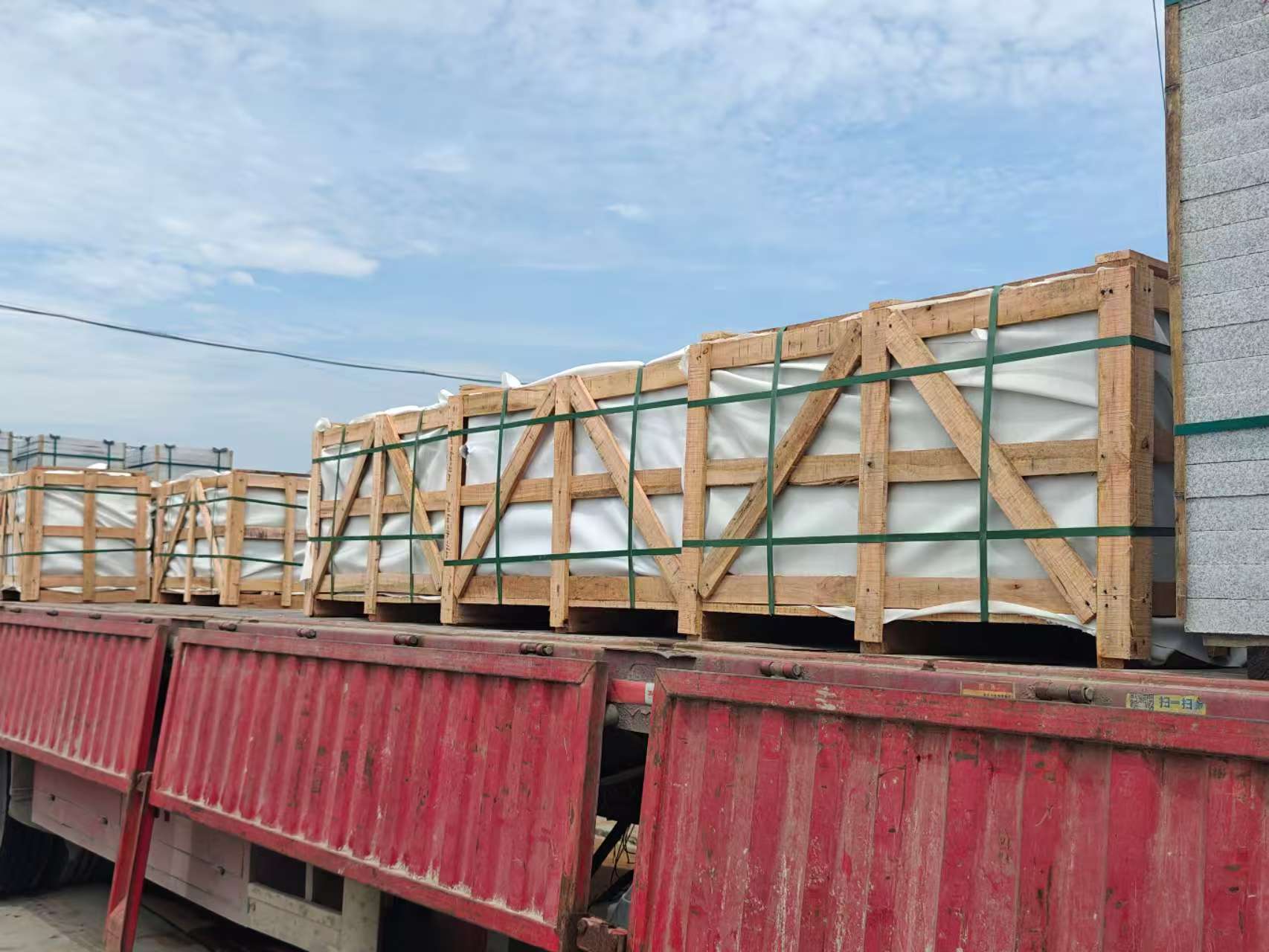 新疆 芝麻白花岗岩地铺石出口专车-泰国游