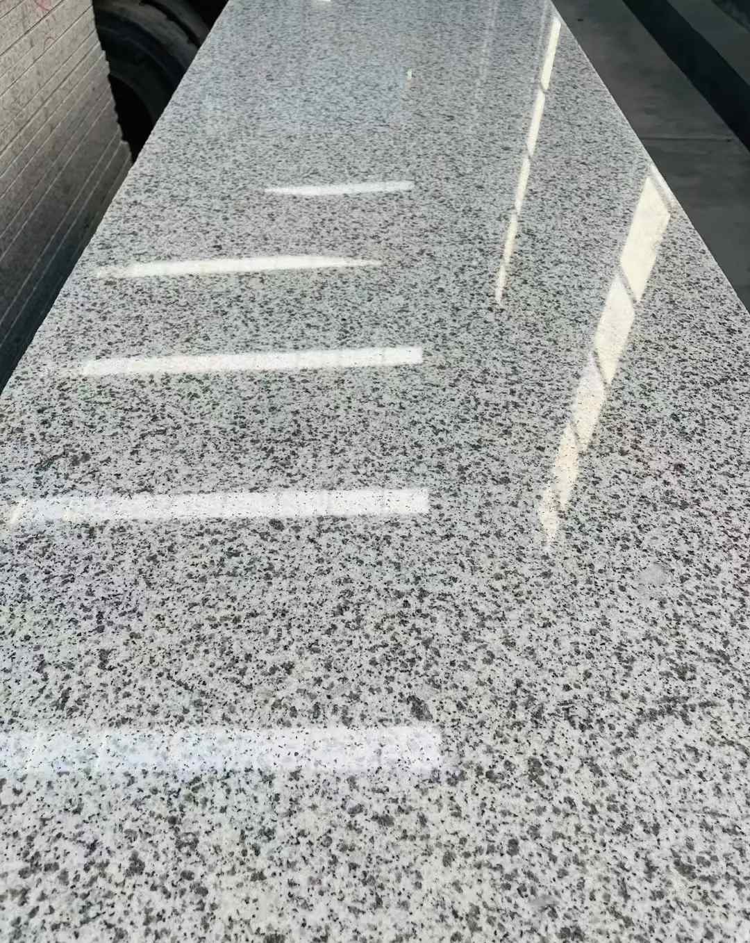 新疆 白麻花岗岩光面毛板