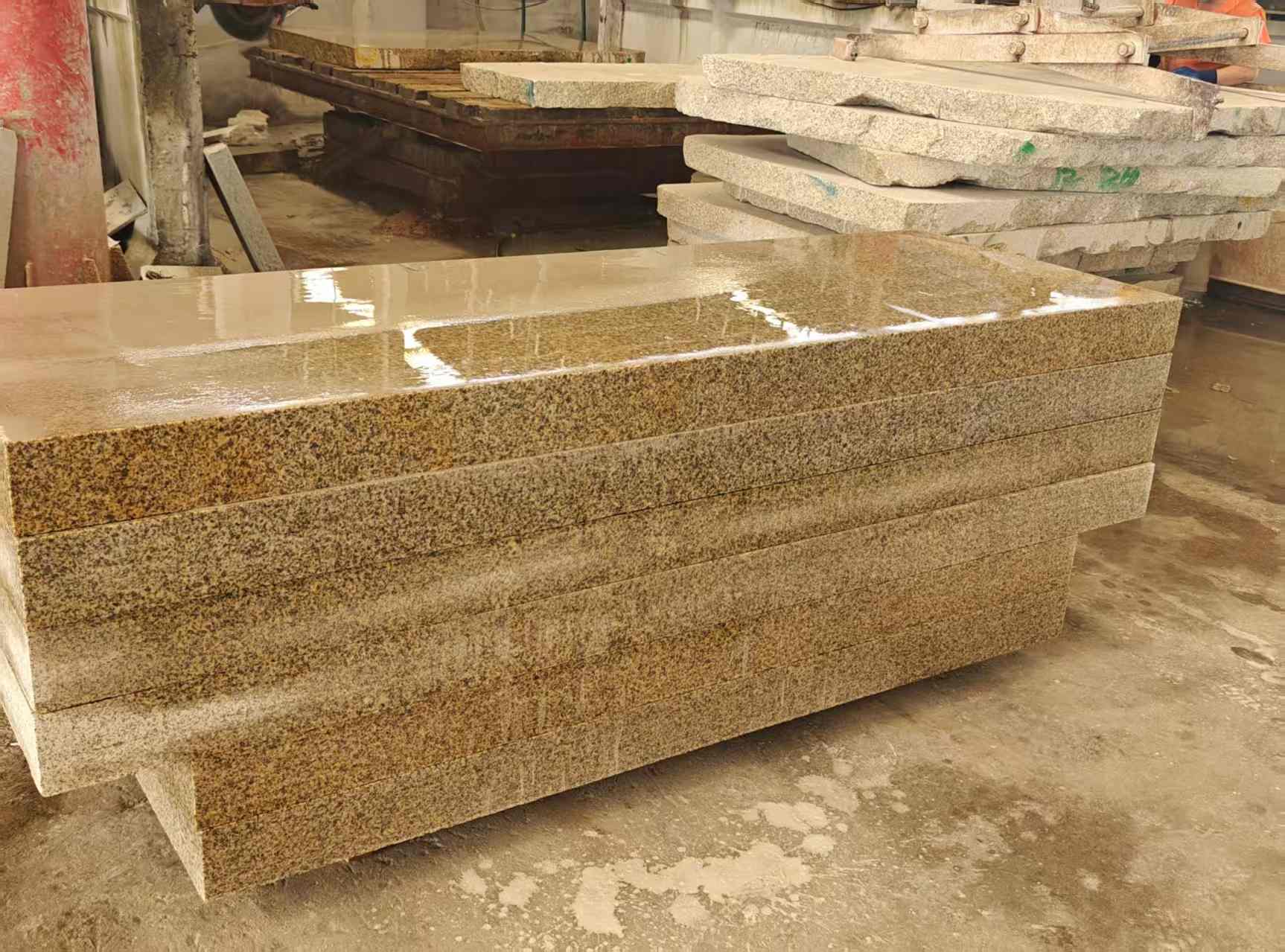 新疆 黄金麻栏杆料半成品加工中