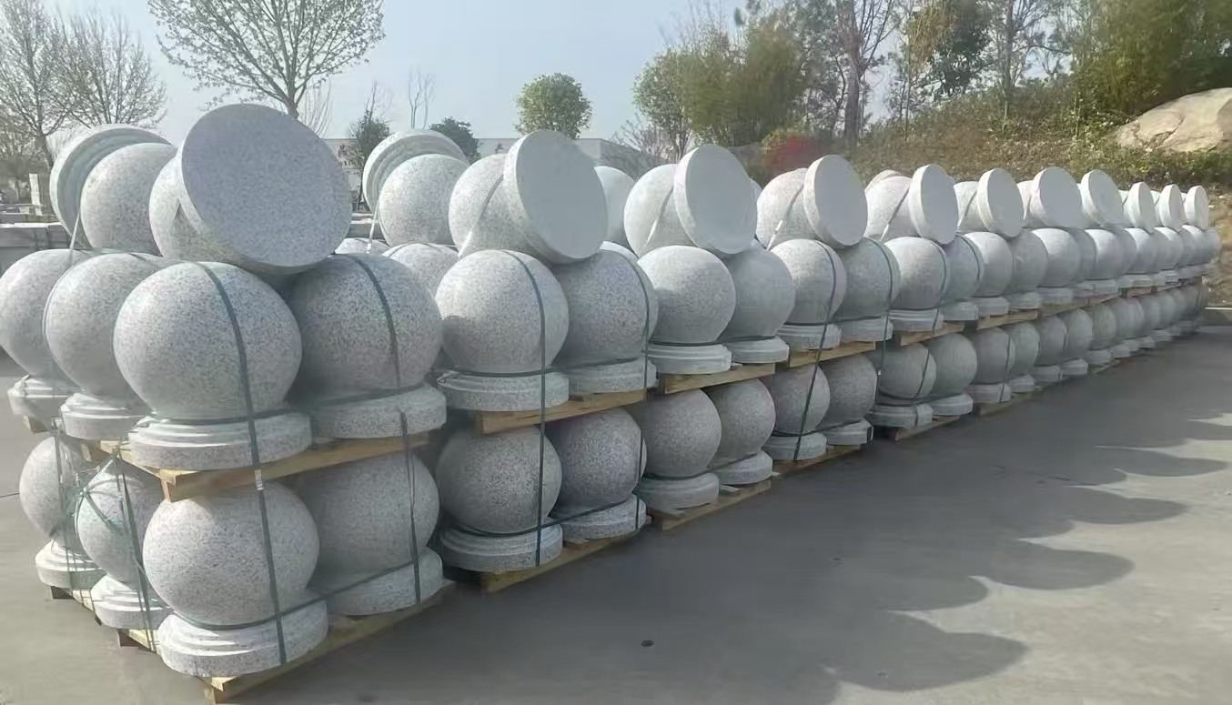 新疆 白麻花岗岩石材圆球，石球，挡车球，隔离球，景观石球，风水球等