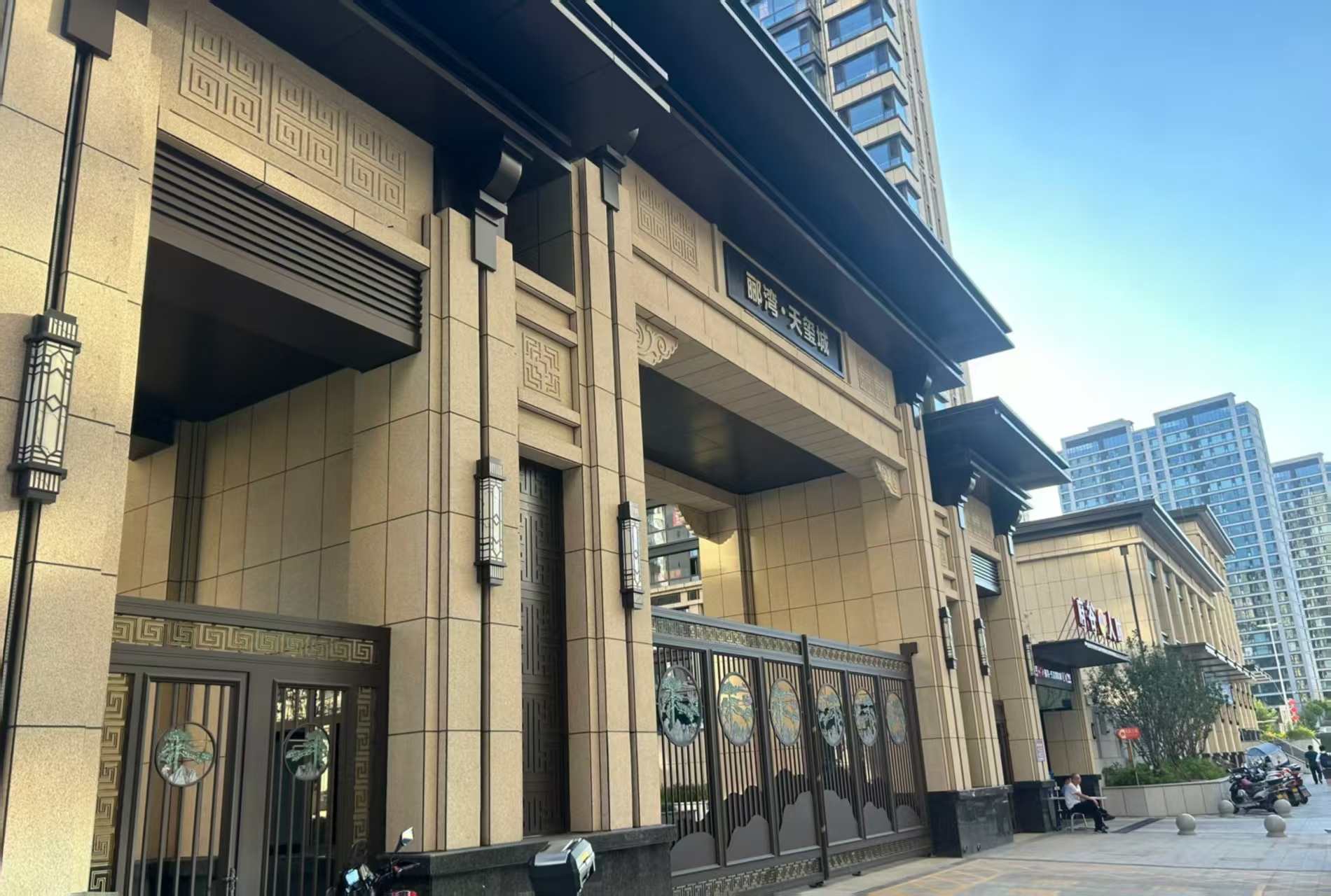 新疆 黄金麻花岗岩荔枝面小区门楼外墙干挂