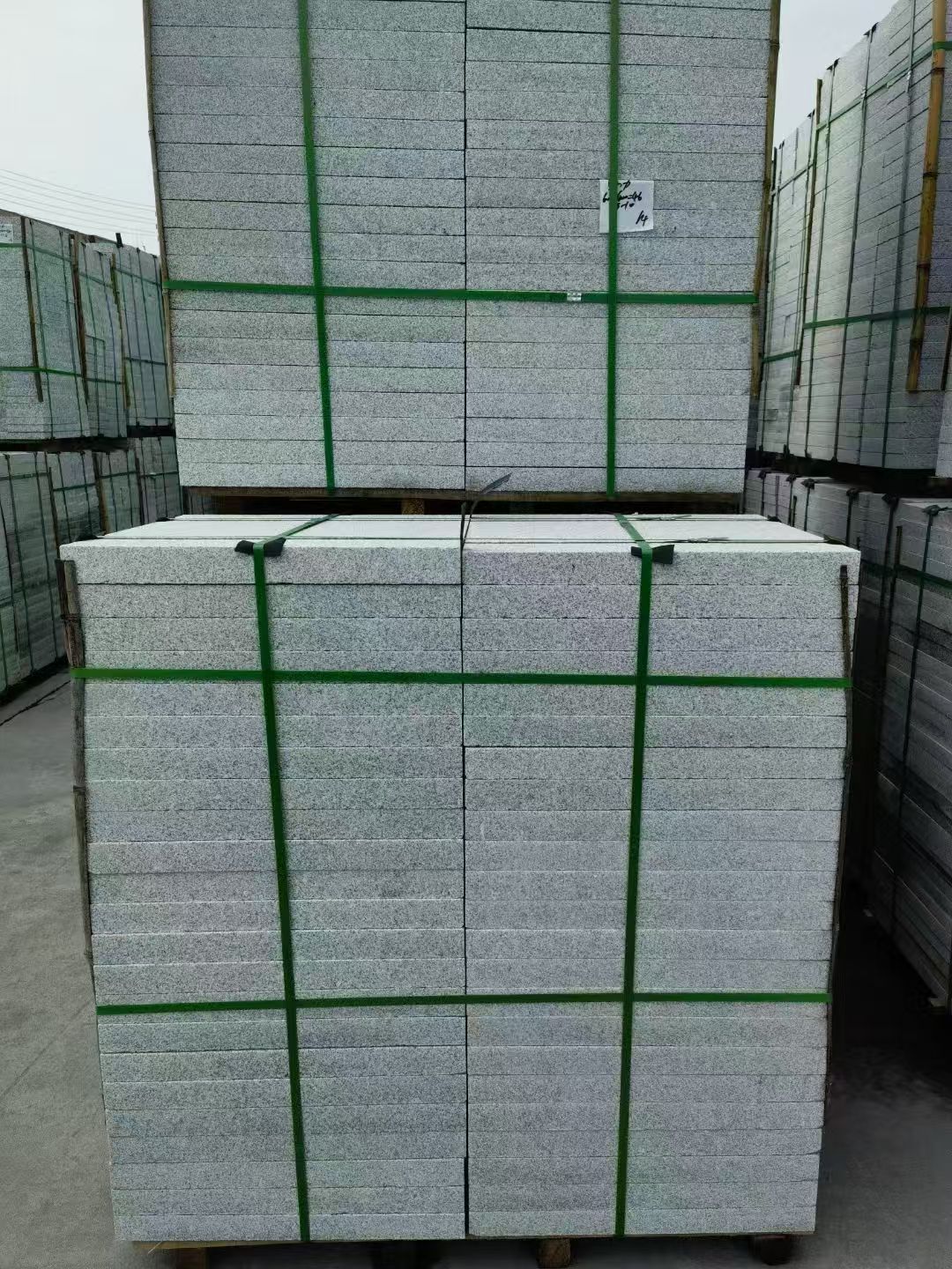 新疆 芝麻白火烧，园林广场市政工程地铺石，1.8~5.0厚均有现货