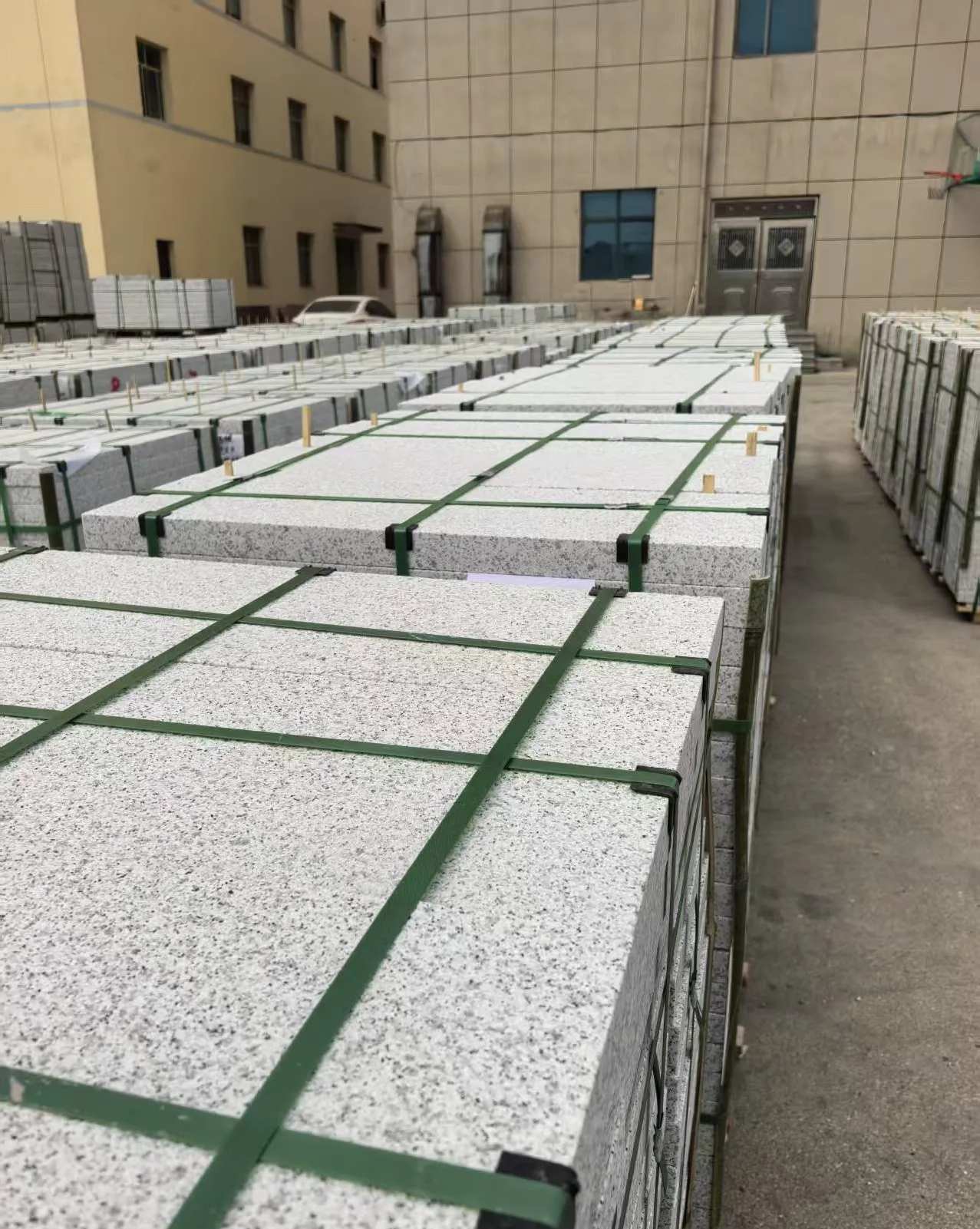 新疆 白麻花岗岩5.0公分荔枝面地铺石