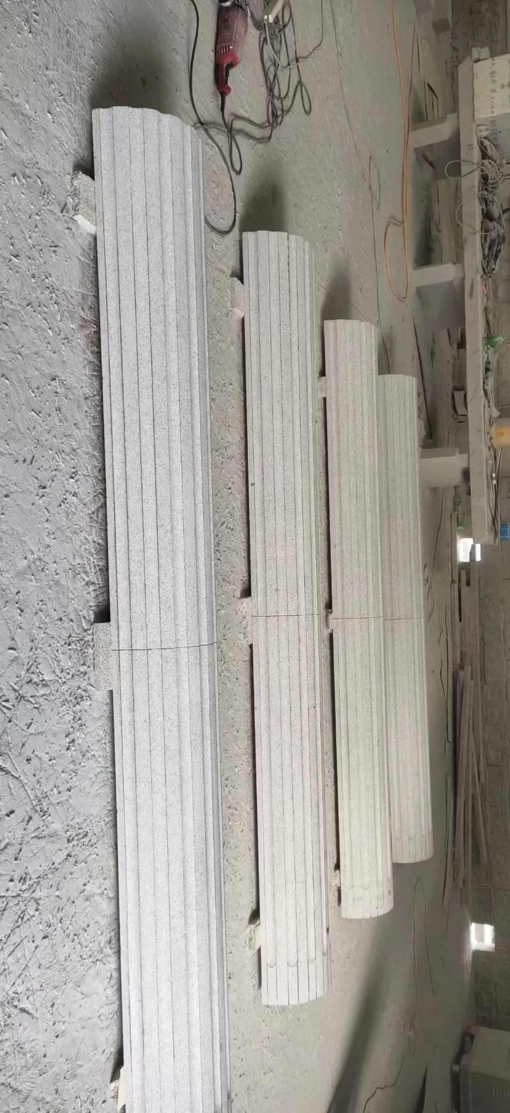 新疆 花岗岩厂家带你看白麻花岗岩门楼大柱柱皮