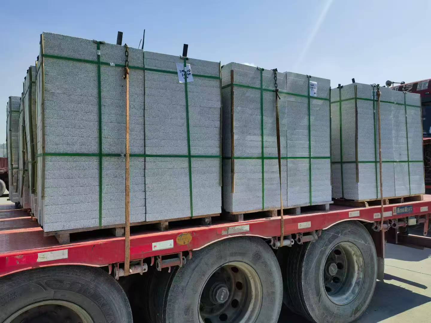 新疆芝麻白花岗岩出货日常地铺石