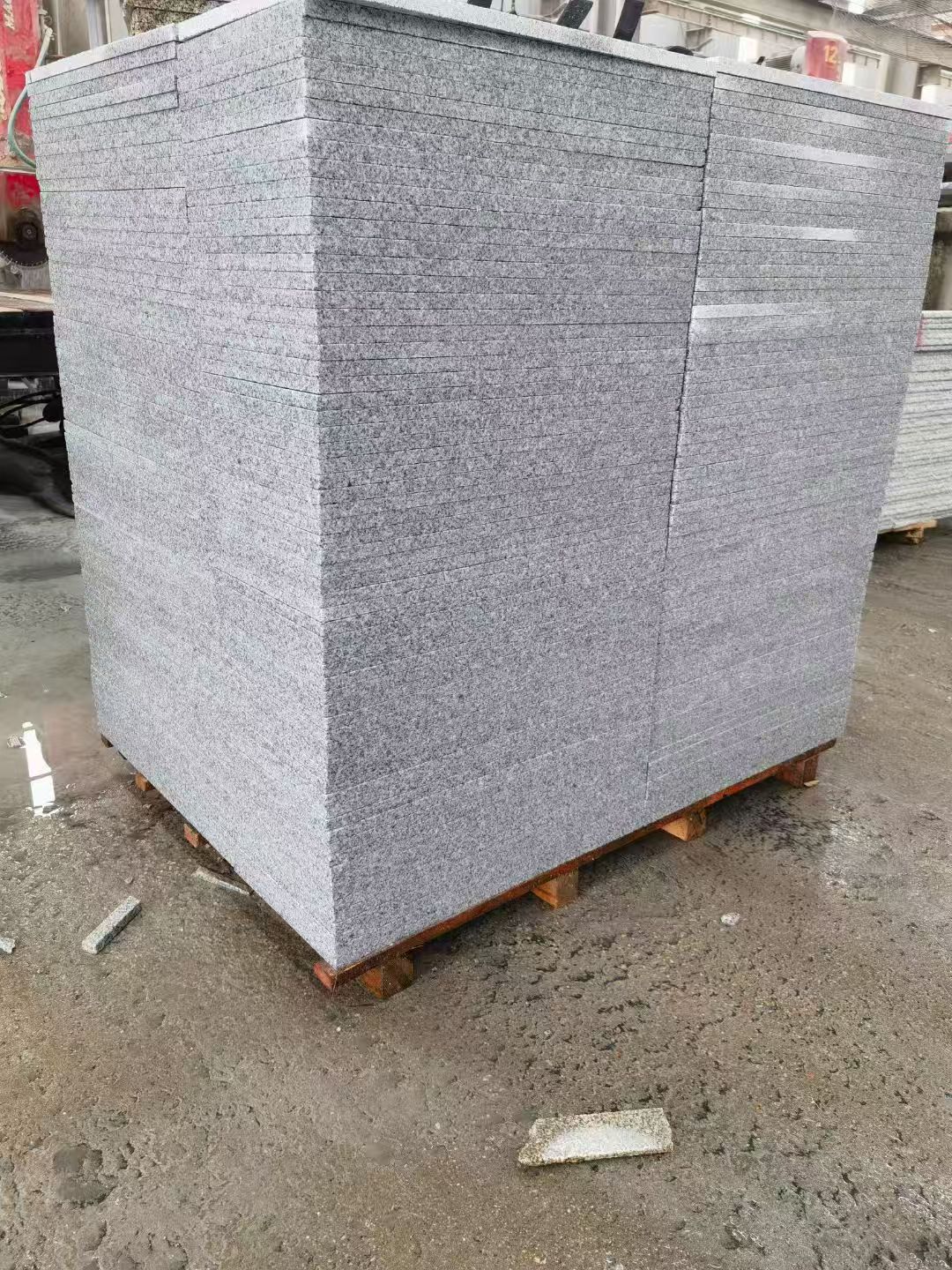 新疆 芝麻白火烧面1.8厚300*600地铺石，尺寸标准，厚薄均匀