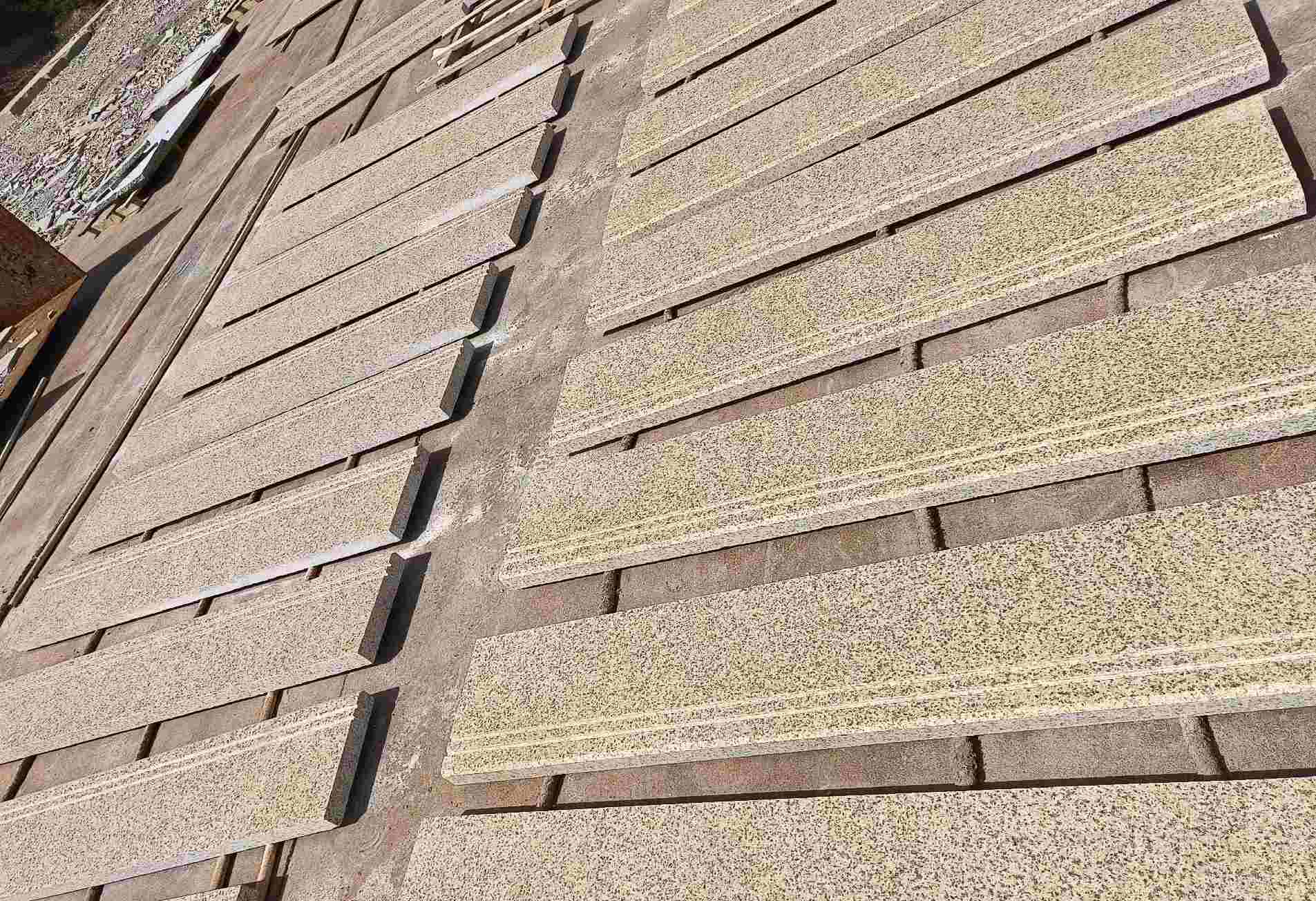 新疆 黄金麻花岗岩光面楼梯踏步