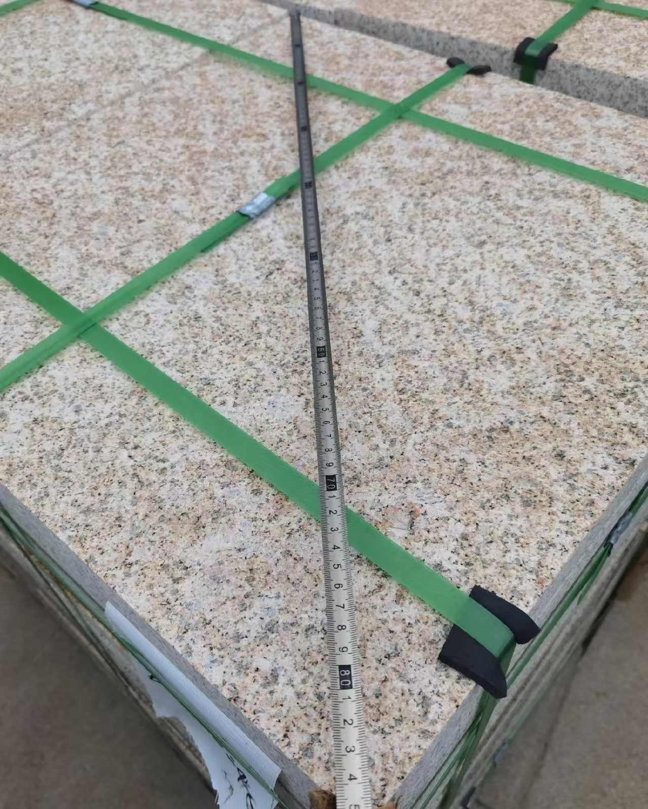 新疆 黄金麻火烧面地铺石