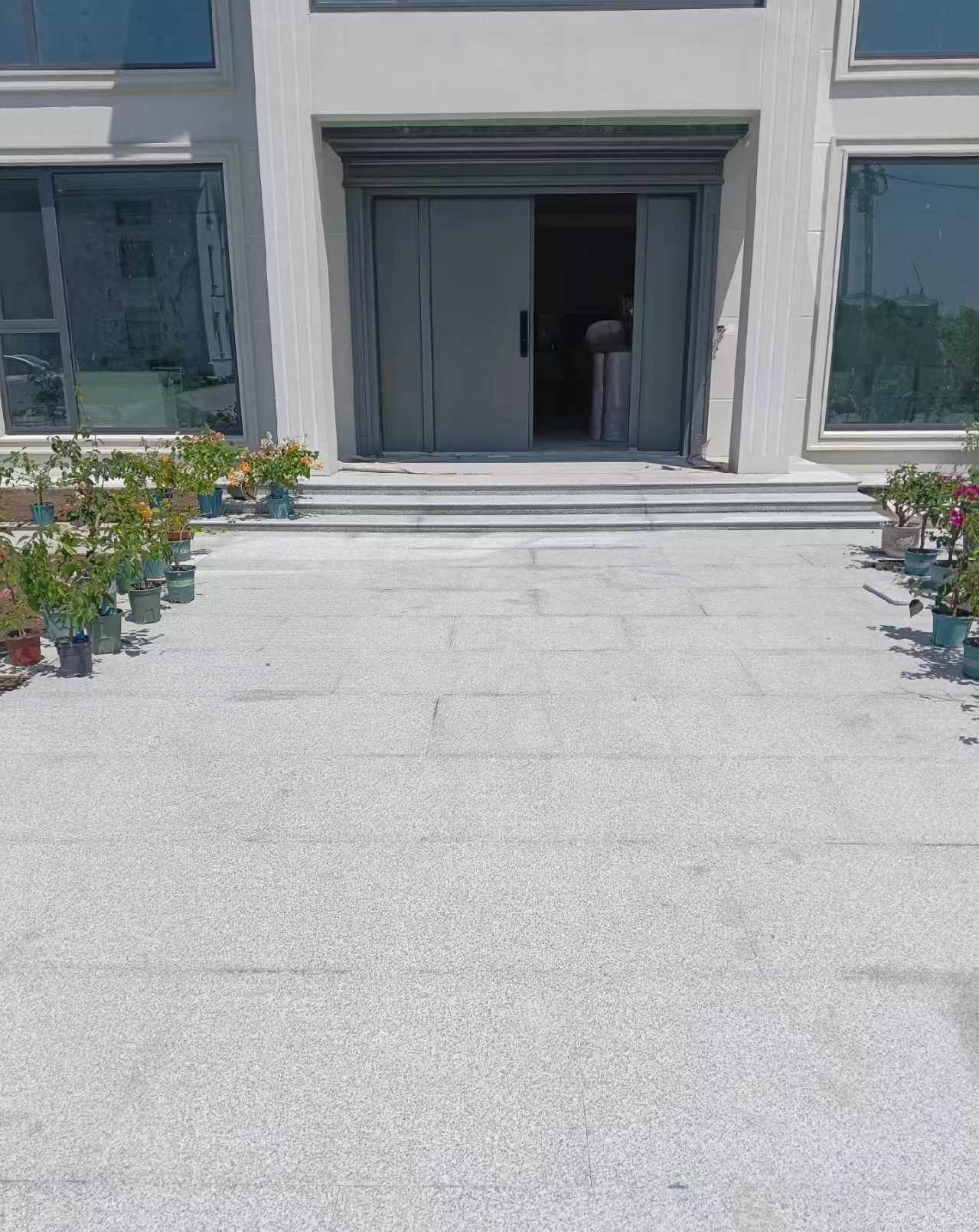 新疆 芝麻白花岗岩地铺石地面铺装