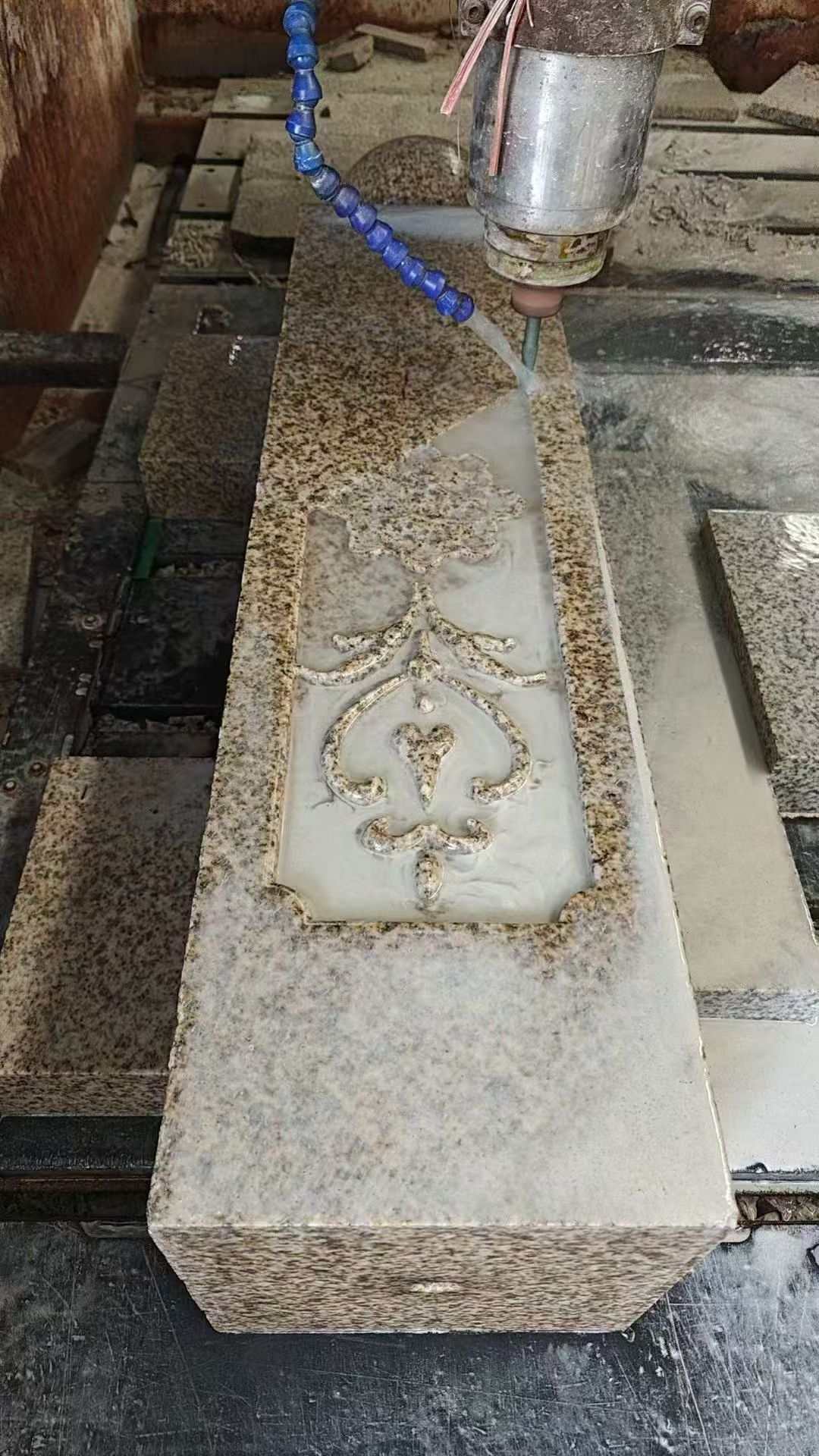 新疆 黄金麻花岗岩异形加工雕刻栏杆大柱