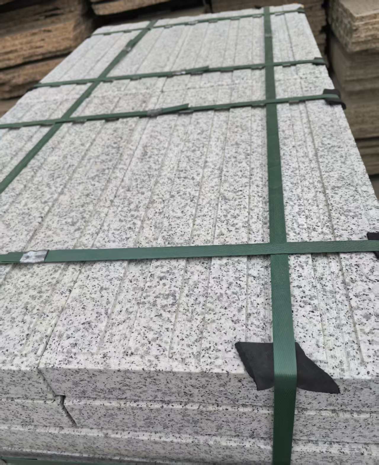 新疆 白麻花岗岩直行盲道石，盲条，地铺石