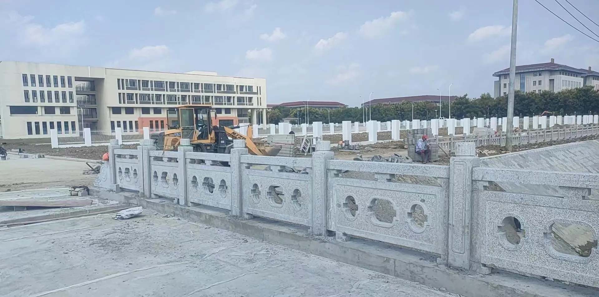 新疆 白麻花岗岩荔枝面河道栏杆