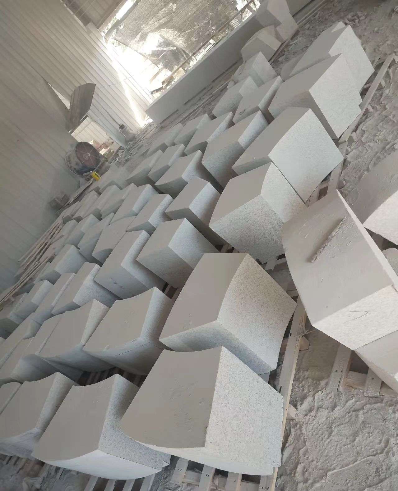 新疆 白麻花岗岩异形坐凳