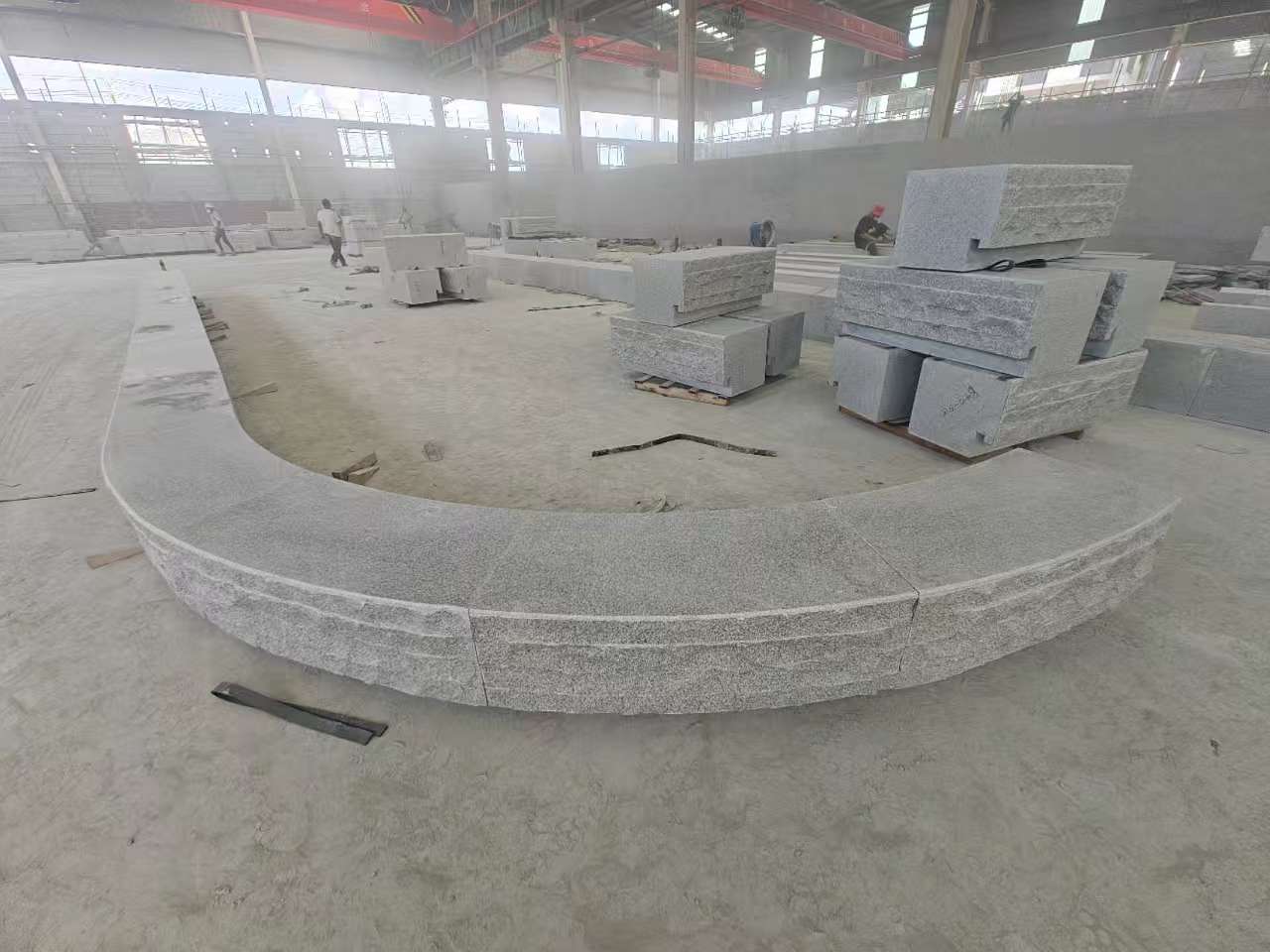 新疆 芝麻白异形坐凳，自然面光面弧形加工