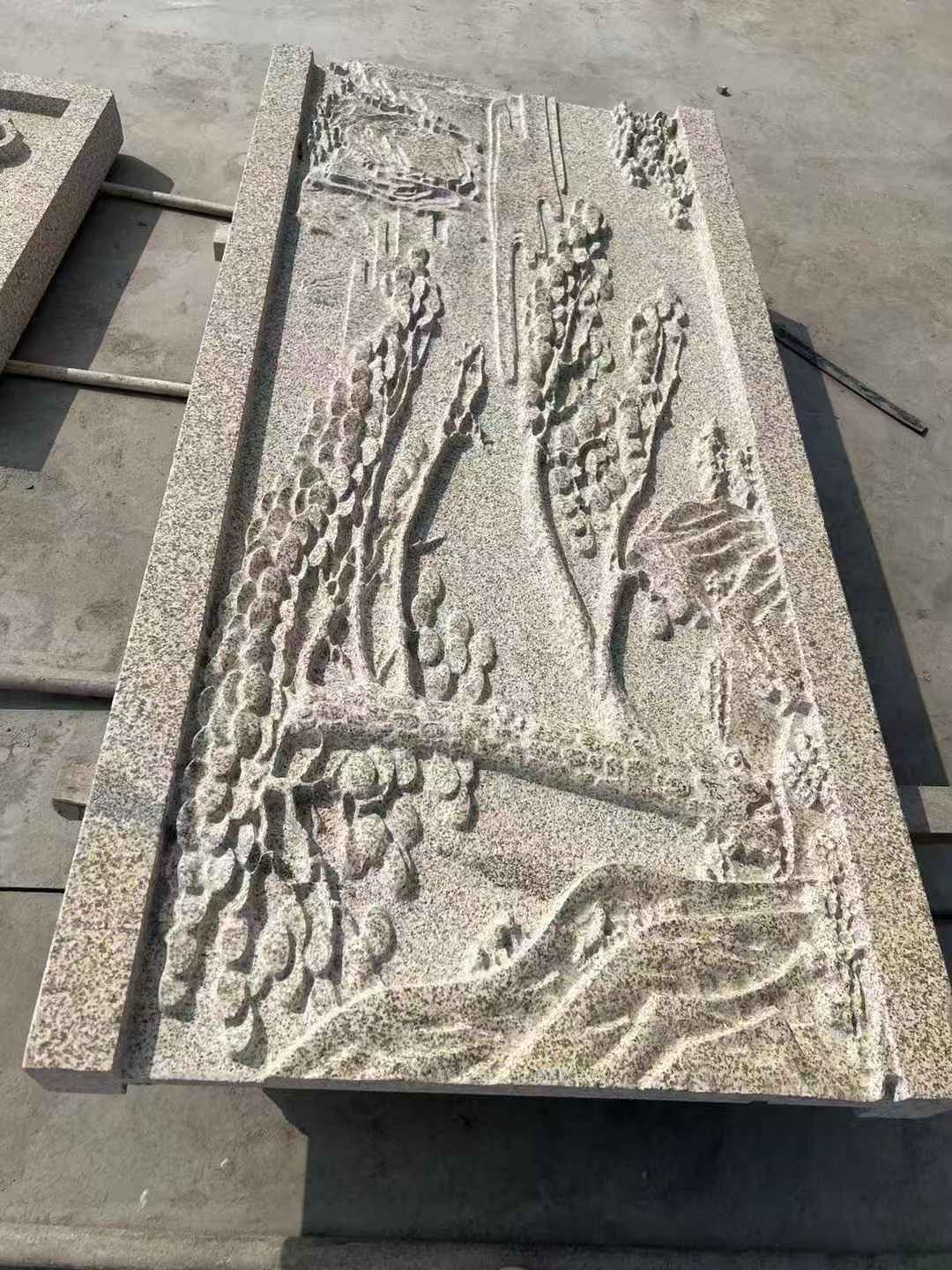 新疆 黄金麻雕刻板浮雕迎客松