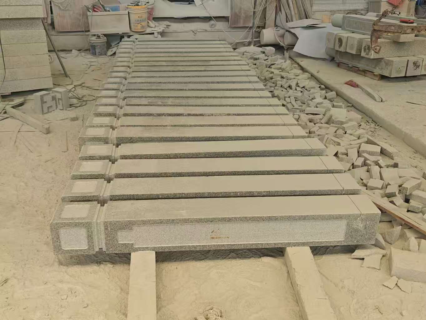 新疆 芝麻白异形加工雕刻-栏杆大柱，方柱