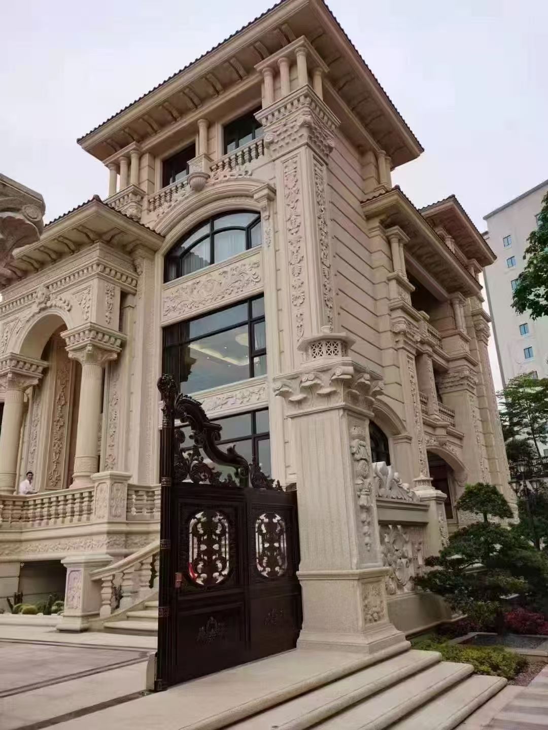 新疆 黄金麻花岗岩别墅外墙干挂效果展示