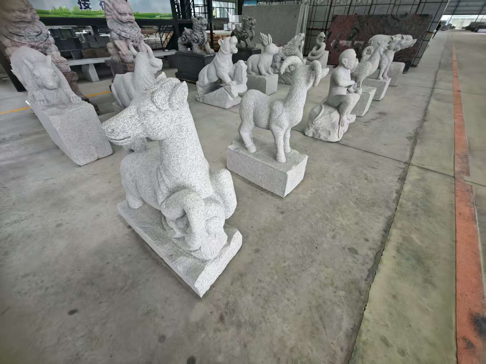 新疆 芝麻白花岗岩造型立体雕刻——十二生肖