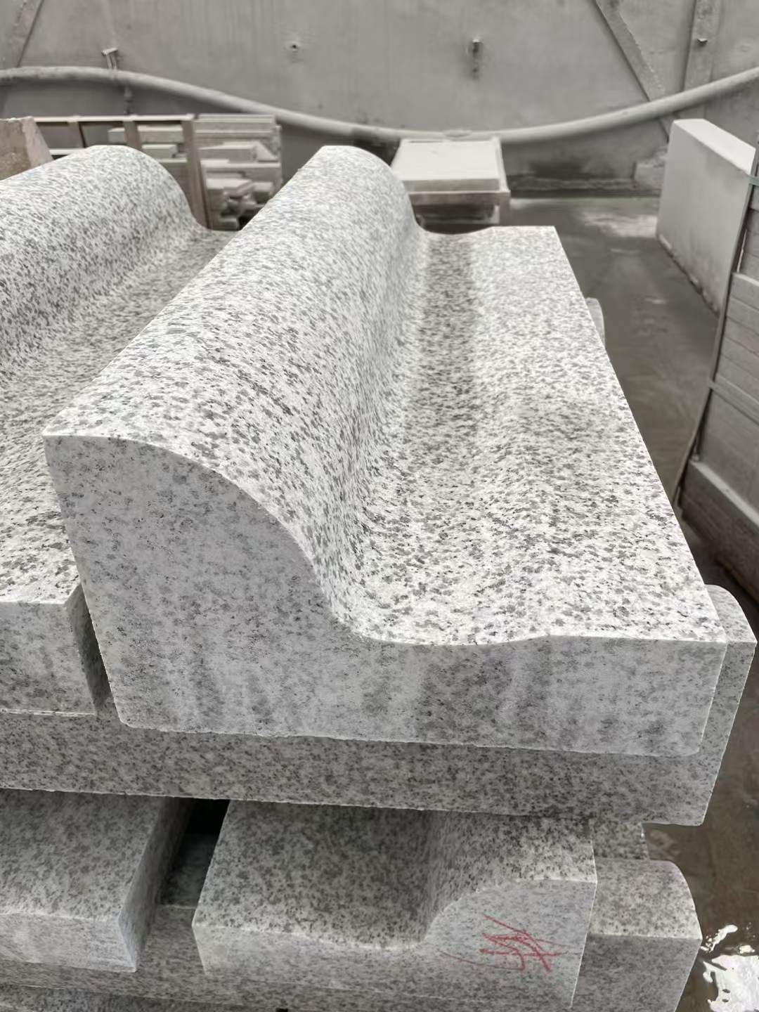 新疆 白麻花岗岩S型路沿石，路侧石，马路牙子等